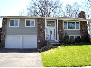 8 Assembly Ct, Bolingbrook, IL 60440