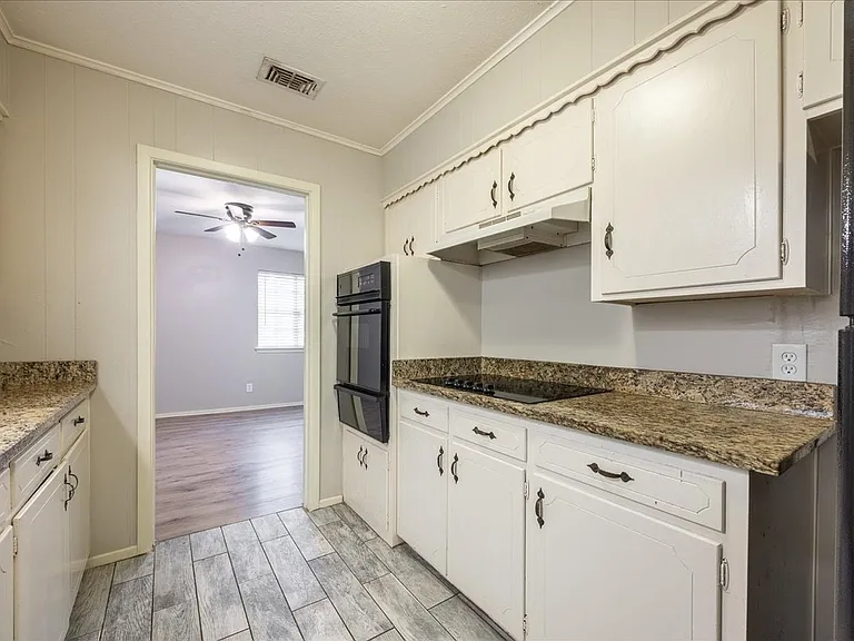 1313 E Sherman Dr — Photo 4