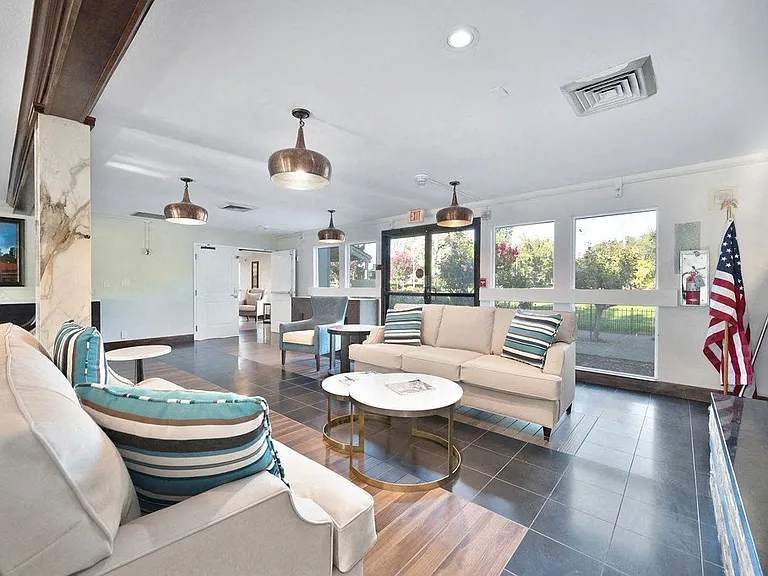 The Crest at Citrus Heights (55+) — Photo 14