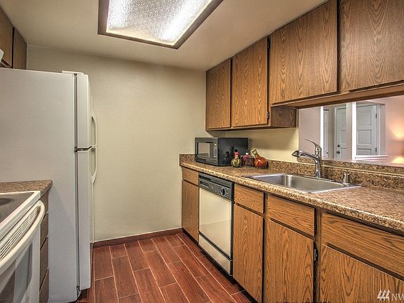 4th image of 9927 NE 124th St APT 203