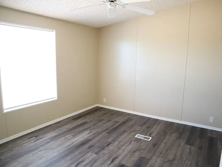 545 N Sabin St — Photo 14