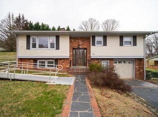 201 W Spencer Rd, Hurt, VA 24563