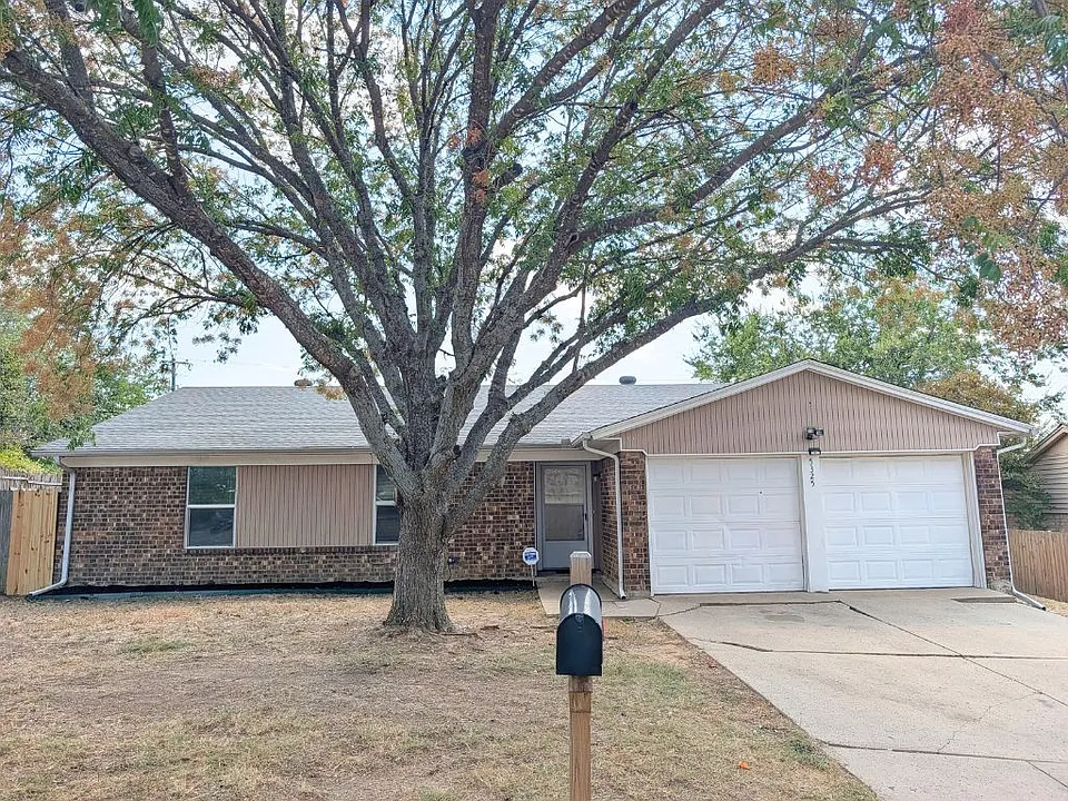5325 Weddington Ct