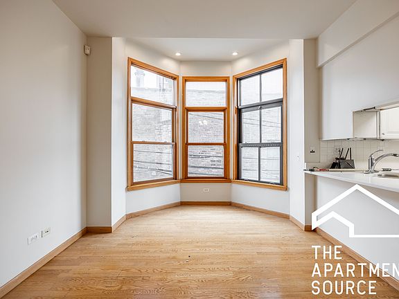 5th image of 509 N Racine Ave #2