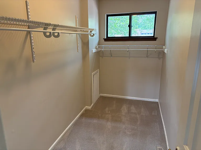 323 Milford Ct — Photo 21