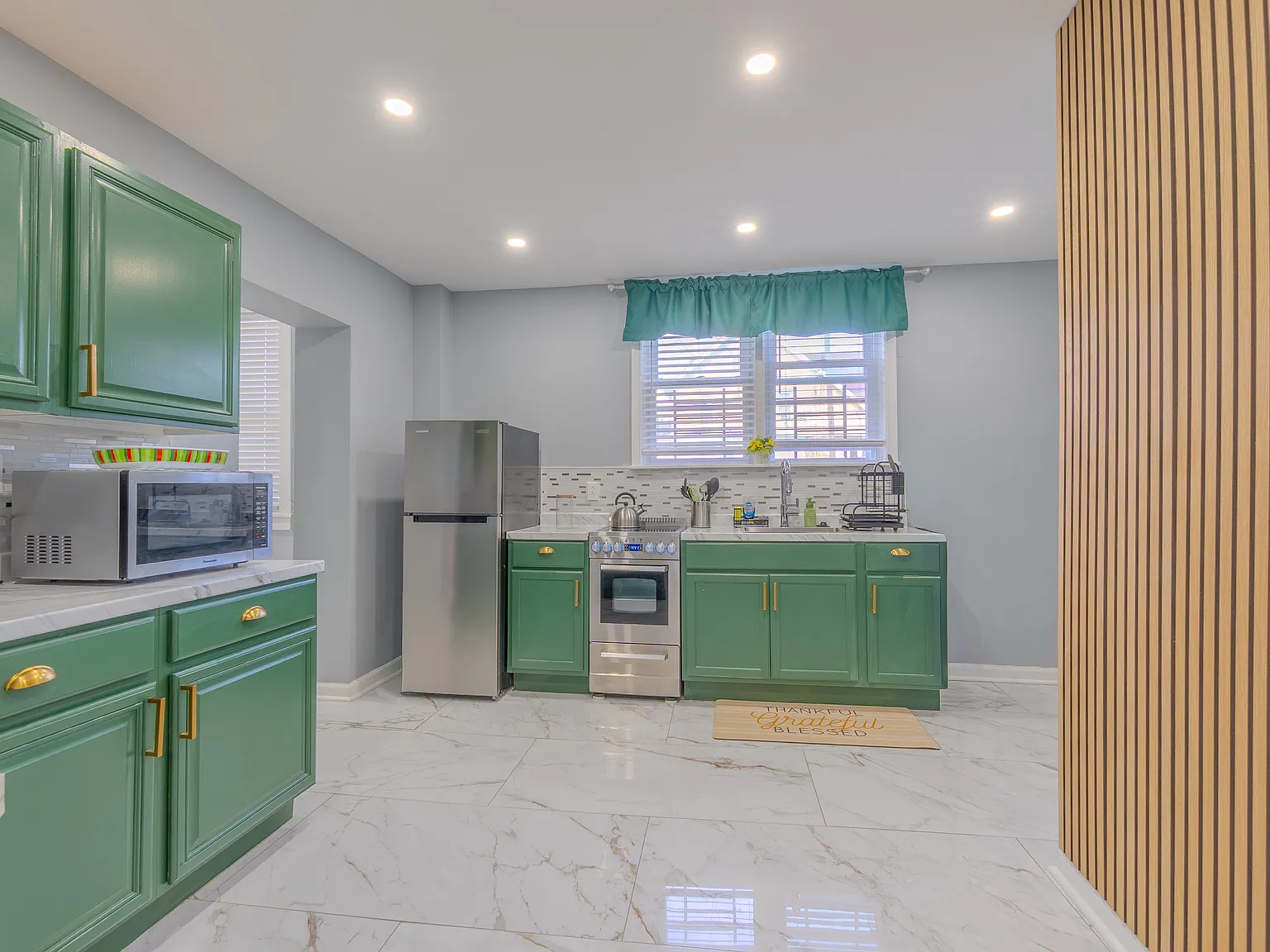 1 bed, 1040 sqft, $1,300 — Photo 3