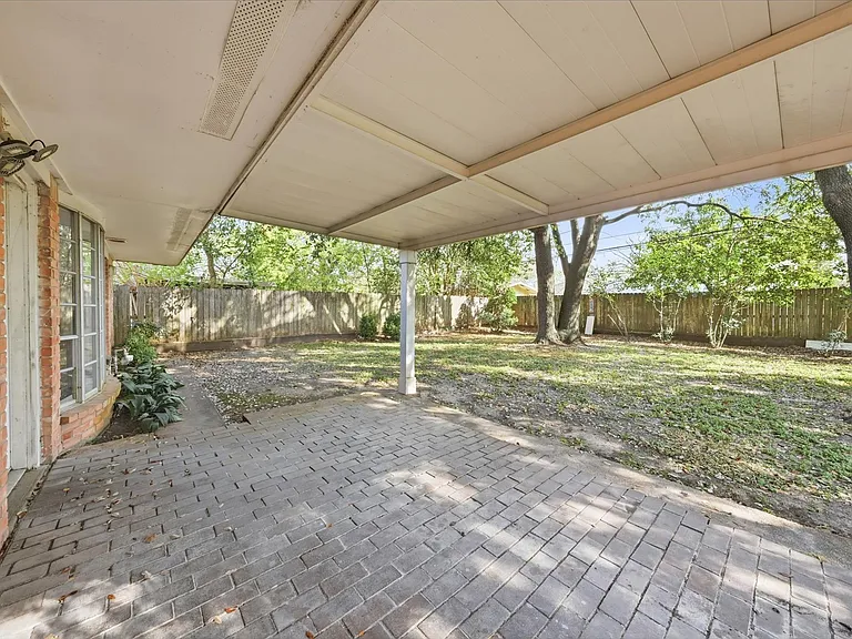 7015 Pella Dr — Photo 35