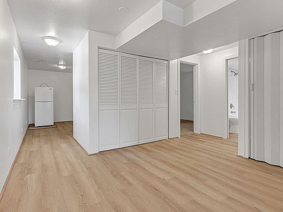 5th image of 575 W Upper Evergreen Dr