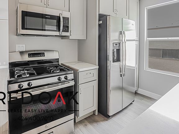 3rd image of 935 N Genesee Ave #10
