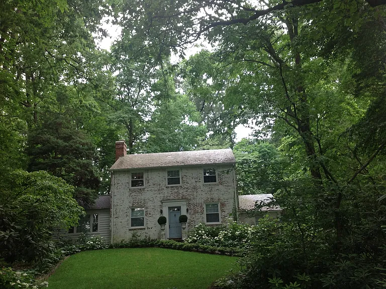 122 Woodlawn Ave — Photo 2