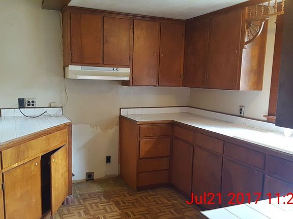 4th image of 303 E Main St
