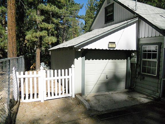 3rd image of 628 Eureka Dr