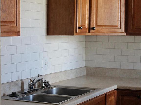 2nd image of 907 E Reppto St APT B