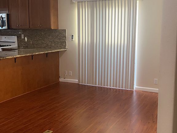 4th image of 420 Arnold Dr #A