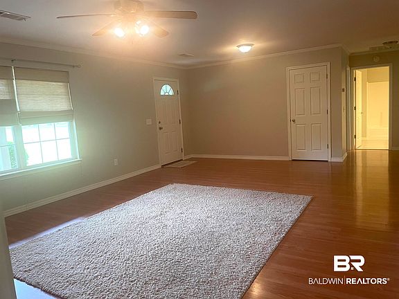 5th image of 213 Edgewood Ct