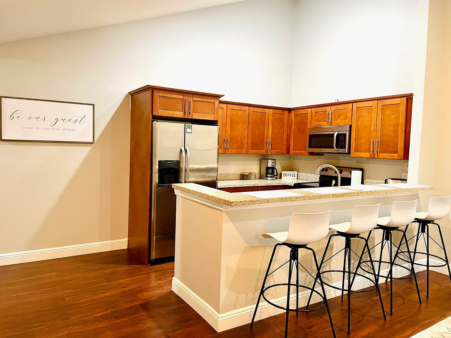 3 bed, 2.0 bath, 1275 sqft, $3,600 — Photo 3