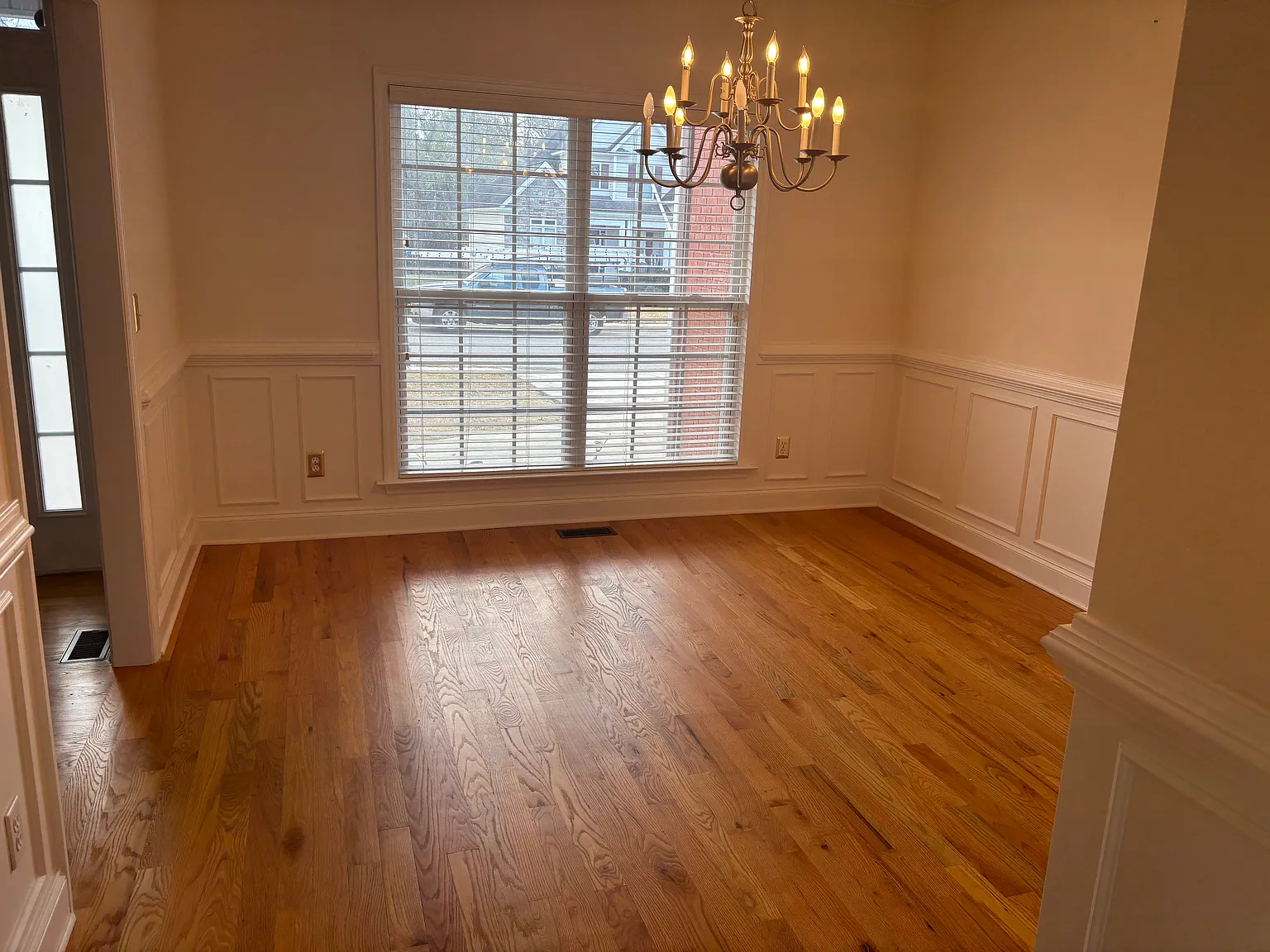 3 bed, 2450 sqft, $2,500 — Photo 4