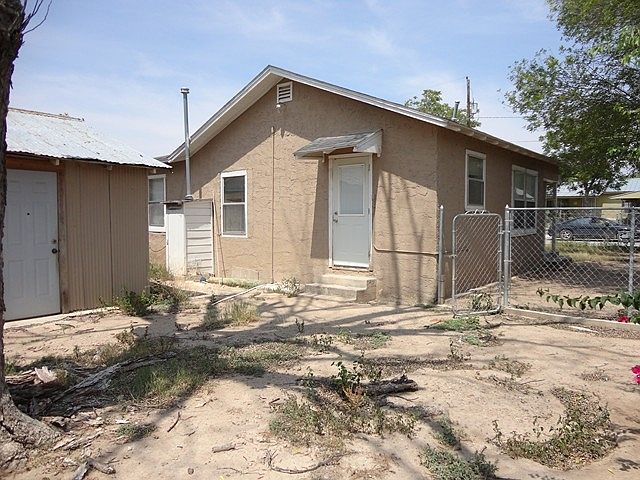 2nd image of 313 W Viesca St