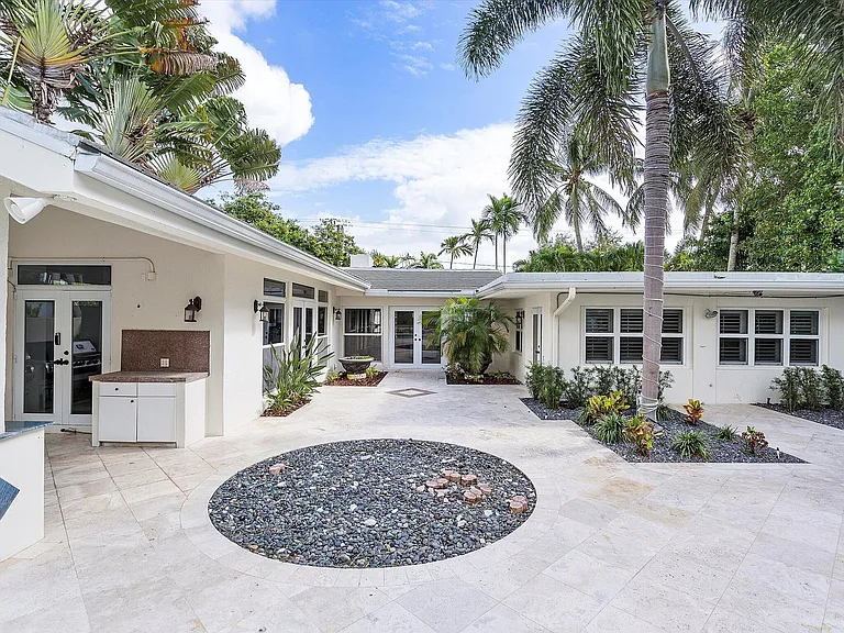 411 Poinciana Dr — Photo 38
