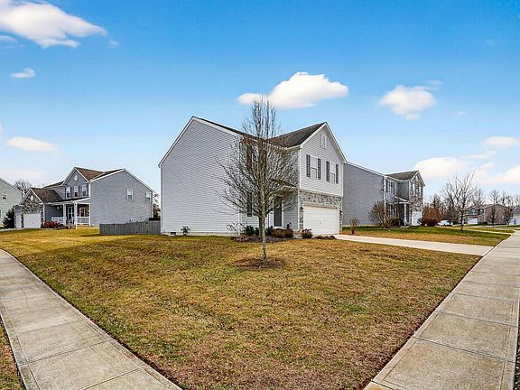 5th image of 631 Rolling Acre Dr