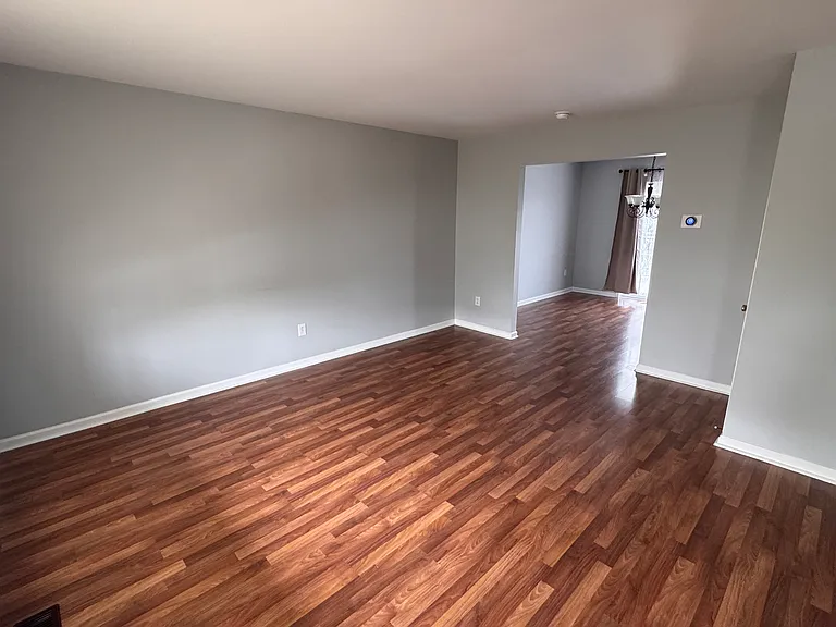 384 Oneida Dr — Photo 15