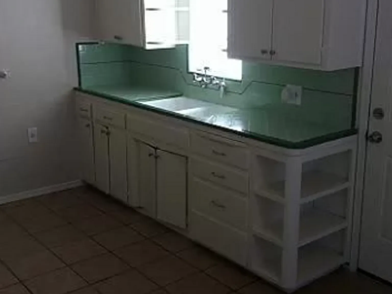 606 Wilson Ave — Photo 3