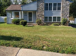 3370 Whitehall Dr, Willow Grove, PA 19090
