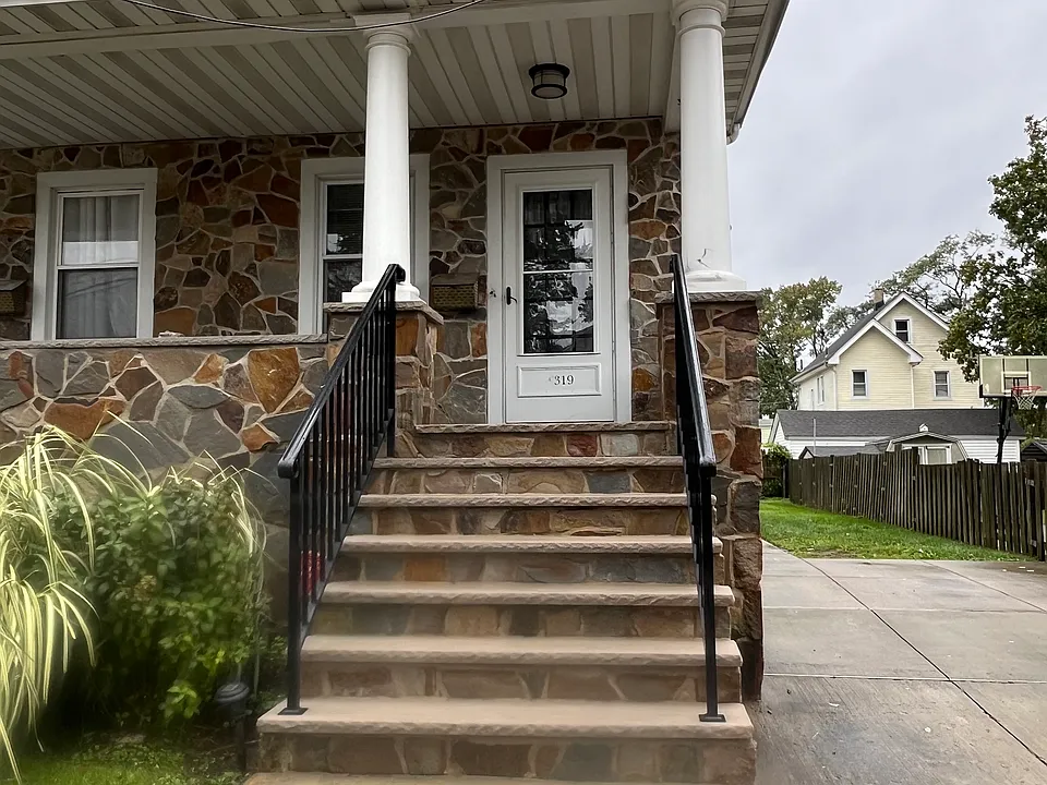 319 Mill St