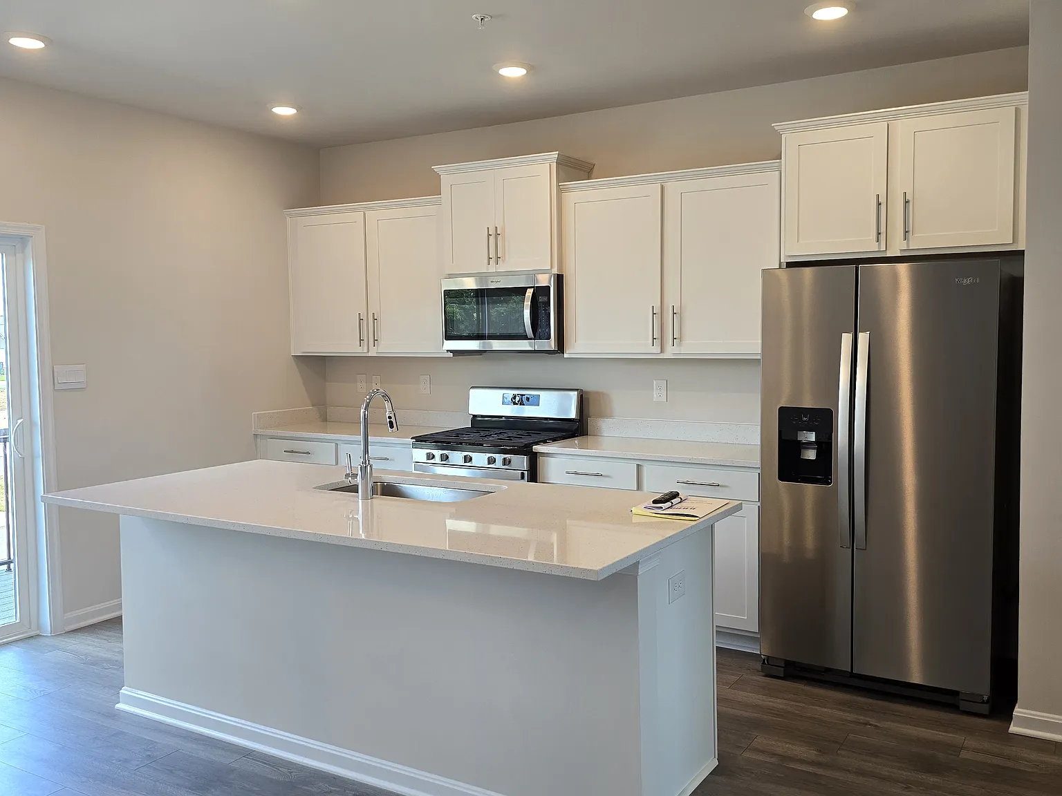 4 bed, 3.5 bath, 1962 sqft, $2,950 — Photo 4