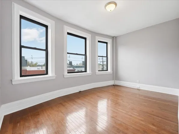 134 Clifton Place image 2 of 28