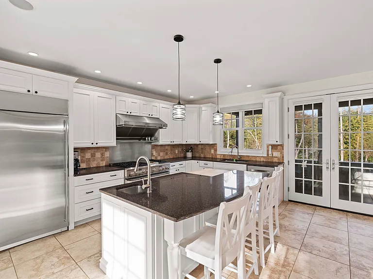 102 McGregor Dr — Photo 6