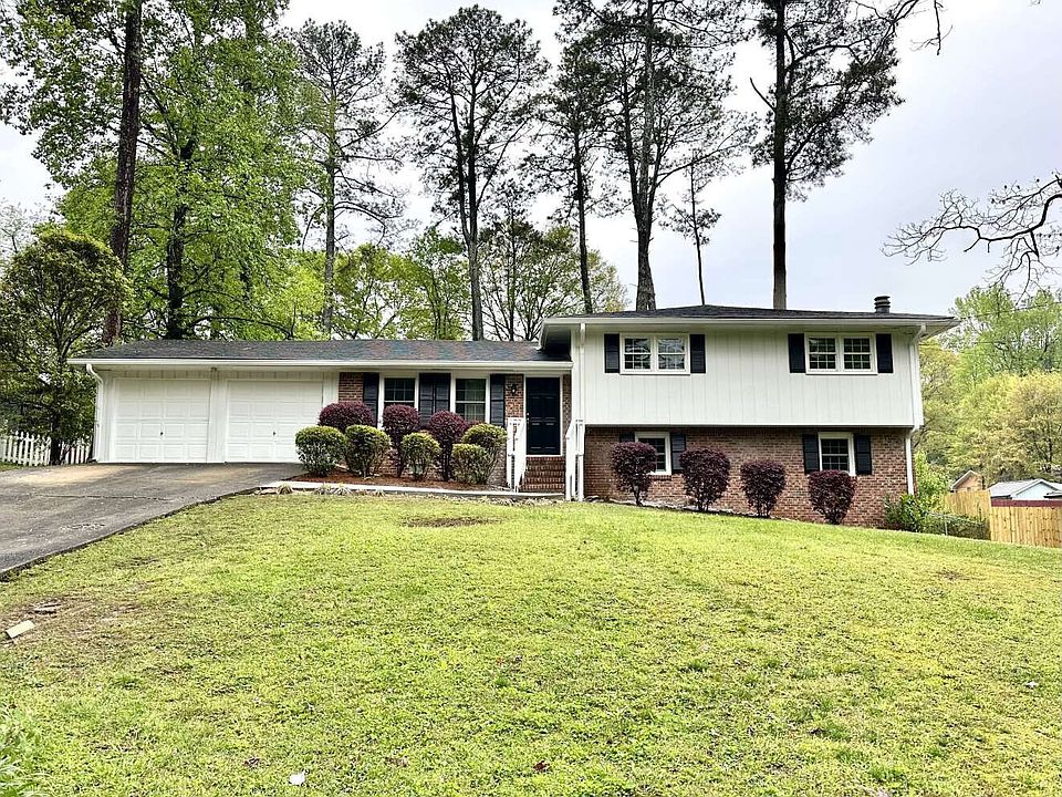 1st image of 1872 N Oak Dr