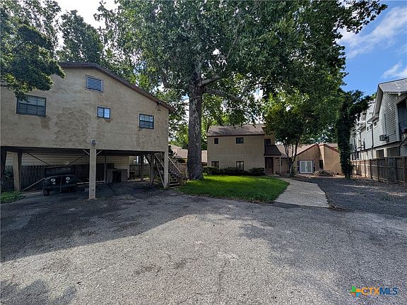3rd image of 2573 Blumberg Park