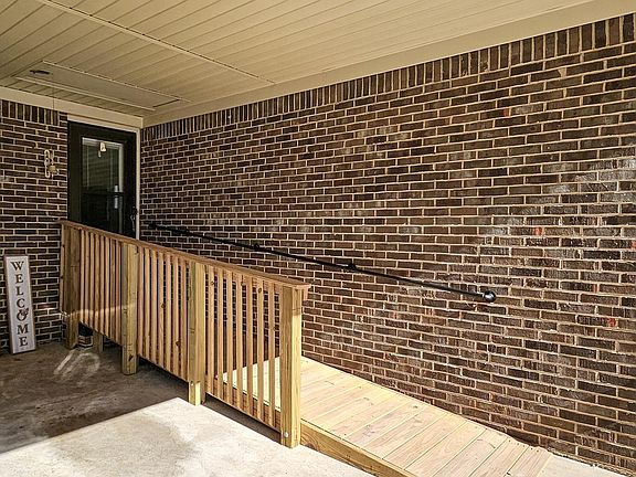 4th image of 16744 Jones Rd