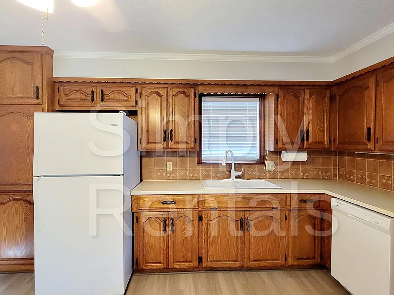 105 Windsor St — Photo 5