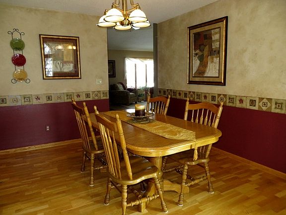 5th image of 608 W Sartell St