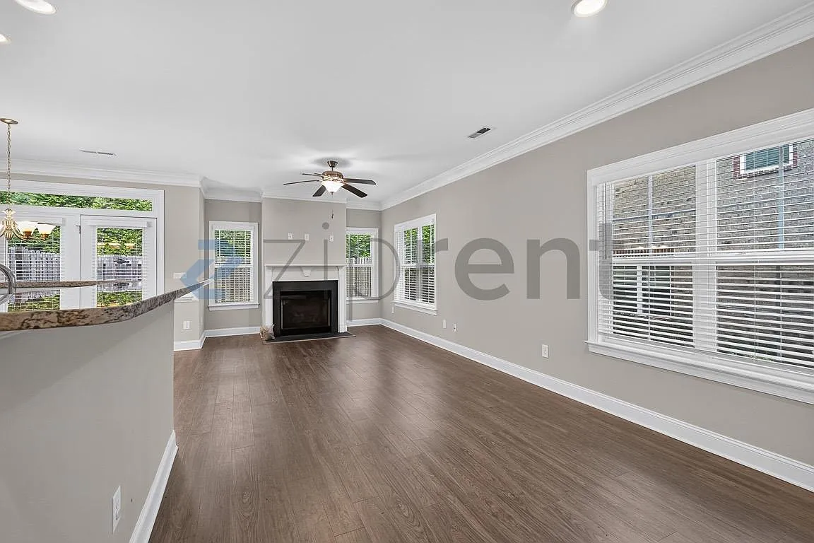 3 bed, 2.5 bath, 1750 sqft, $2,050 — Photo 4