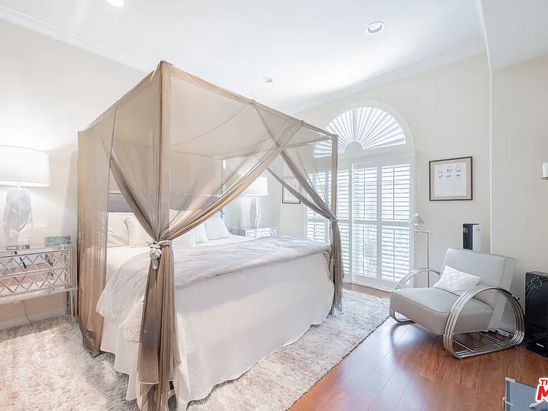 5254 Corteen Pl #10 — Photo 4