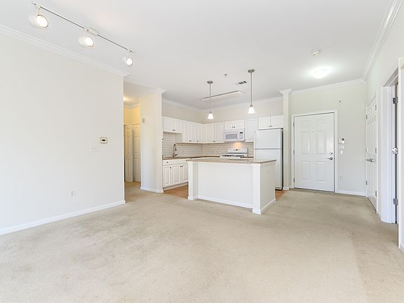 5th image of 25 Adams Ave Unit 305