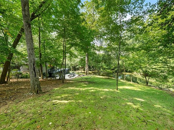 4th image of 460 Valley Green Dr NE