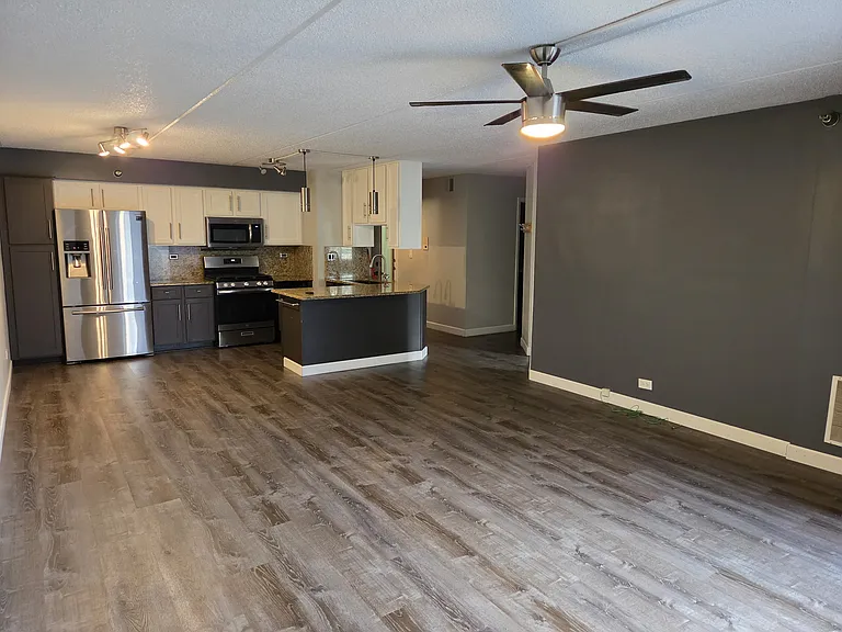 10515 W Grand Ave #206 — Photo 5