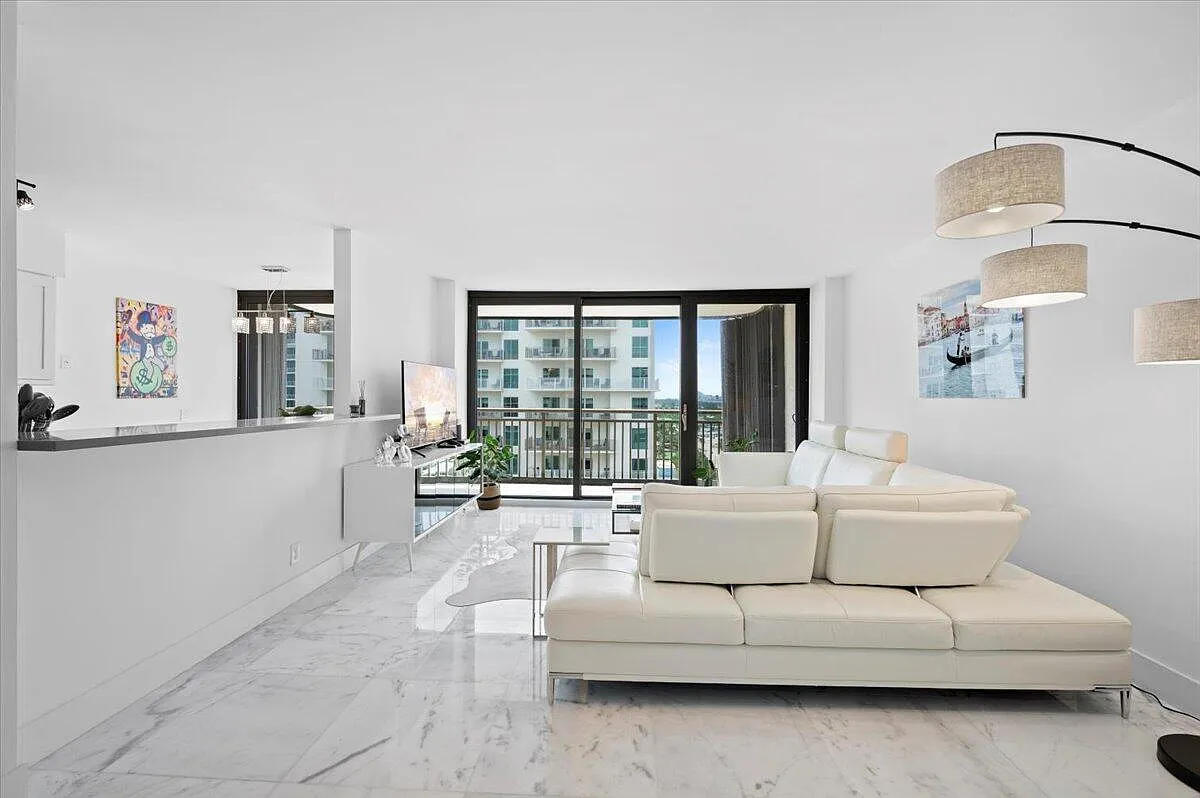 2 bed, 2.0 bath, 1460 sqft, $5,500 — Photo 3