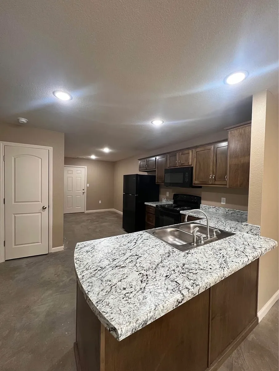 Building Photo - 709 Pershing St #3