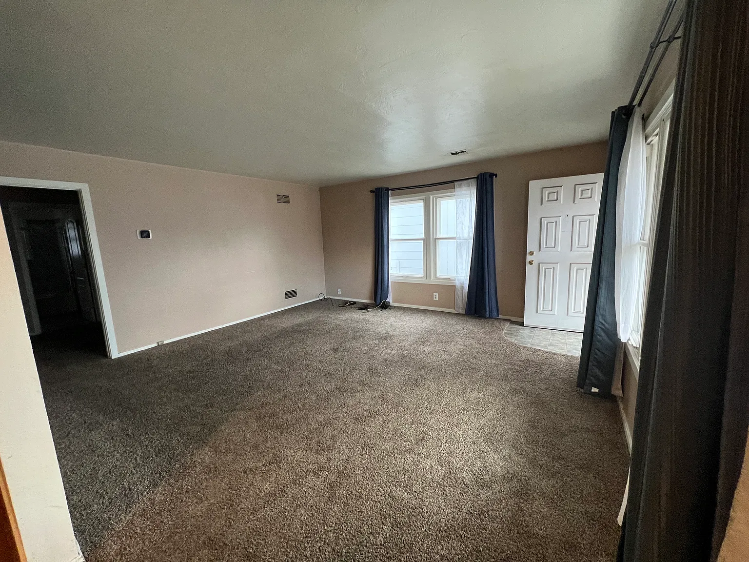 2 bed, 900 sqft, $2,100 — Photo 2