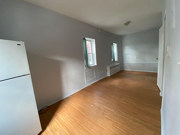 5th image of 250 McLean Ave #1A