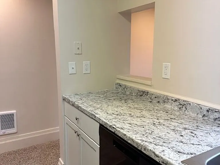 570 Race St #2 — Photo 7