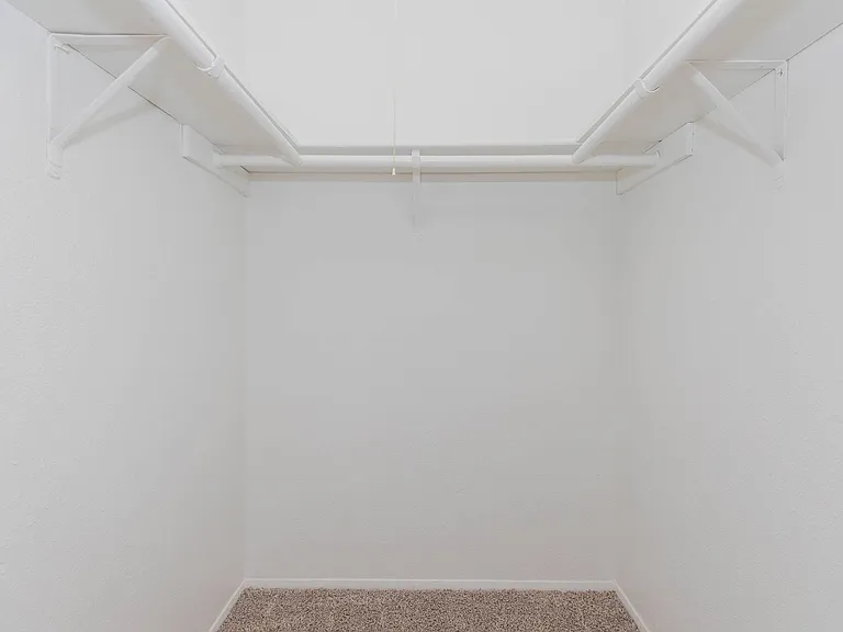 Waterford Grove Apartments — Photo 17