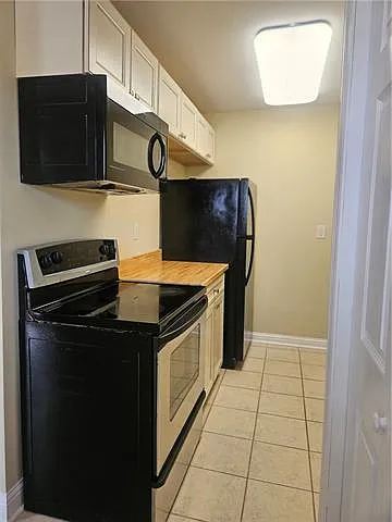 1815 Western Avenue Ext #7 — Photo 4