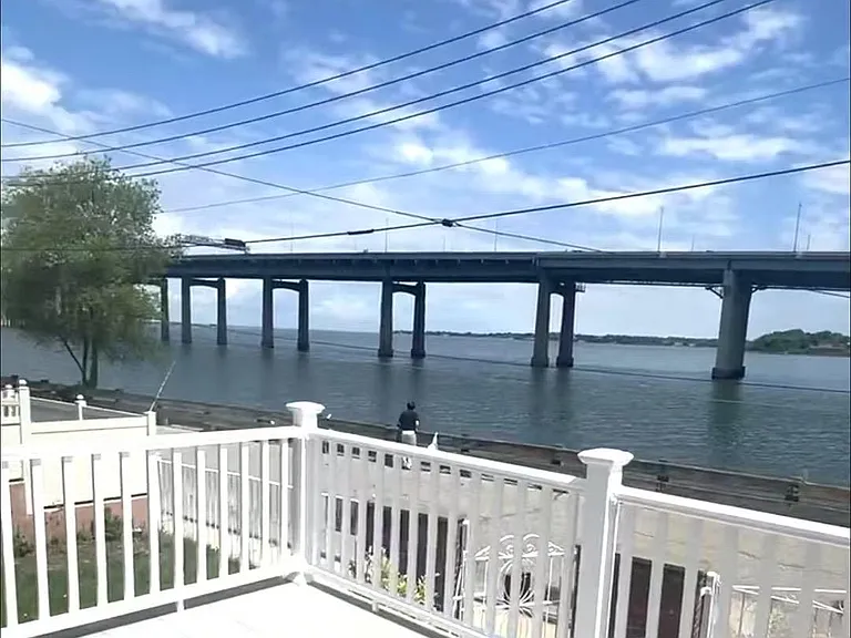12-14 Utopia Pkwy — Photo 14