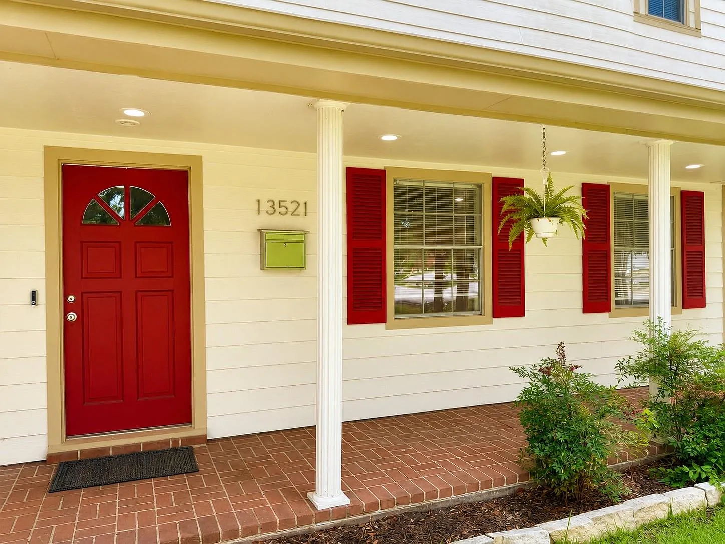 3 bed, 2.5 bath, 2378 sqft, $2,100 — Photo 3